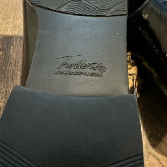 Trotters Liz Tassel T2224-005 Womens Black Patent‎ Leather Loafer Flats 9W - Picture 8 of 12